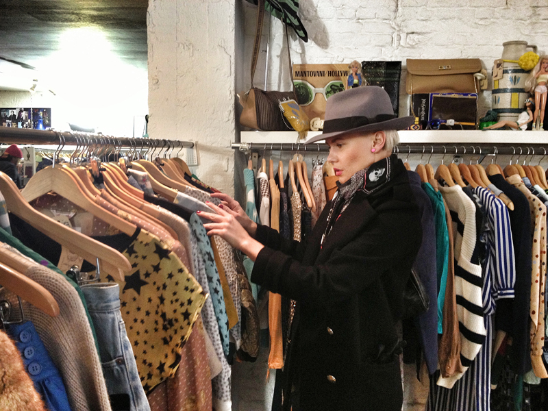 jana-tomas-in-jutka-and-riska-vintage-shop-antwerp-5