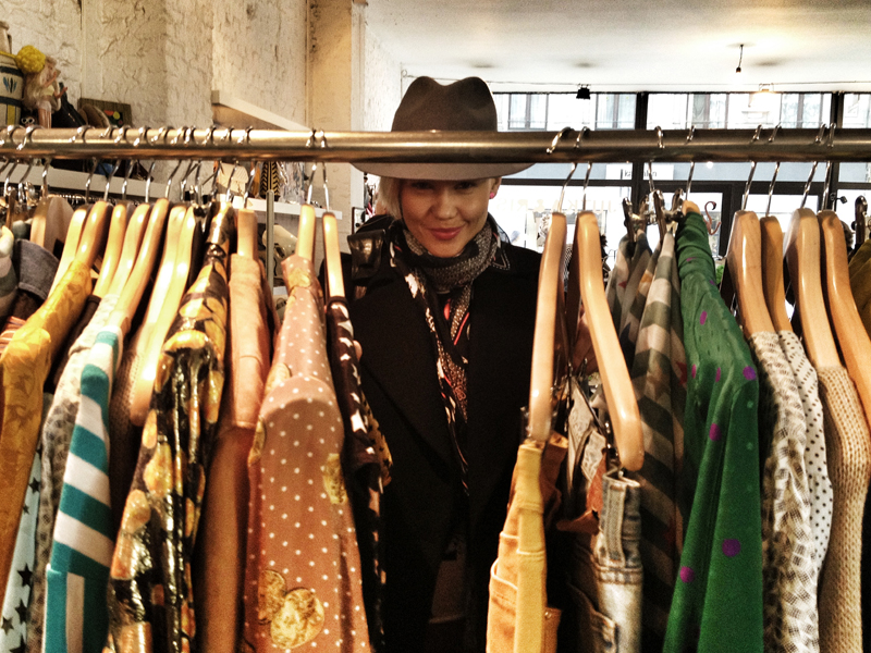 jana-tomas-in-jutka-and-riska-vintage-shop-antwerp-6