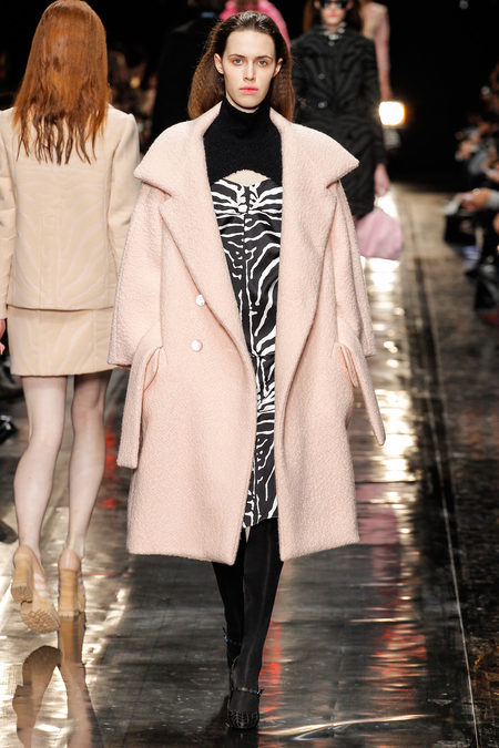 pink-coat-trend-winter-2014-carven-4
