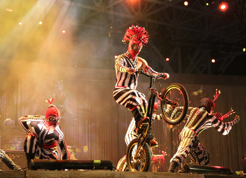 cirque-du-soleil-allavita!-expo-2015-milano-italy-janatini-23
